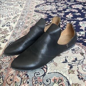 Yuko Imanishi Black Leather Slip On Flats size 38 US 8